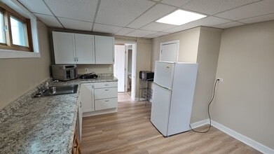 Building Photo - 126 Branch St