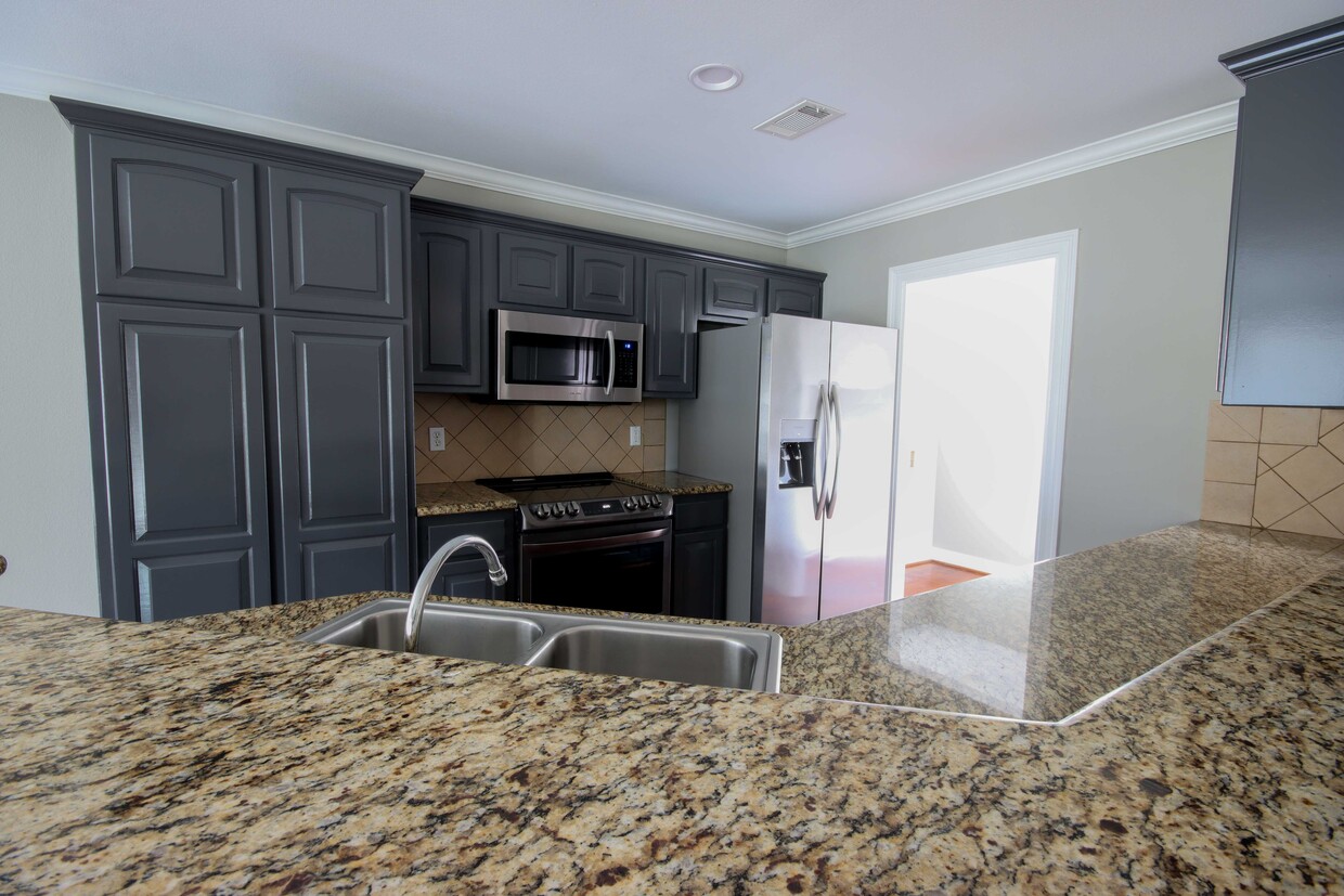 Kitchen - 6125 Westchase Loop