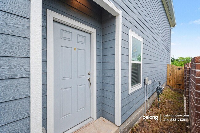 Building Photo - 203 Marsh Ln