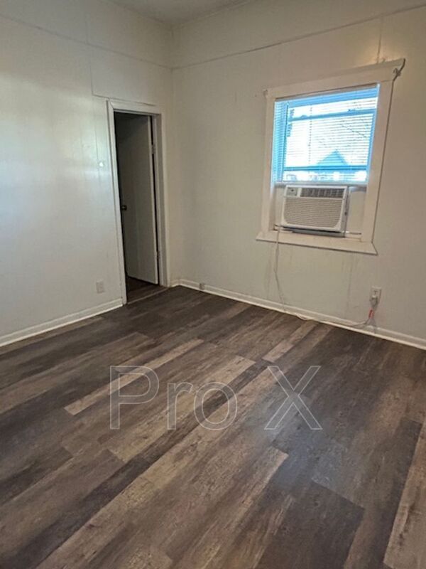 Foto del edificio - 1007 E Madison St