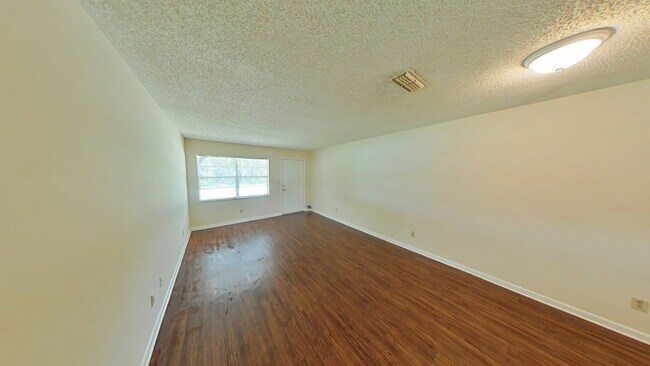 Foto del edificio - 2 Bed 1 Bath in Bellview