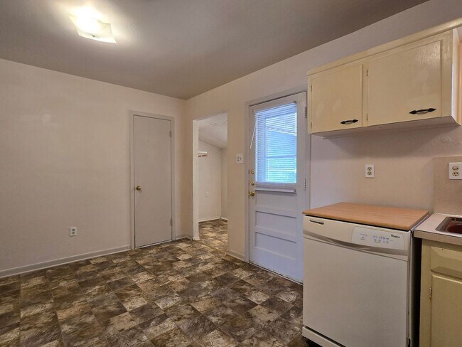 Foto del edificio - COMING SOON!