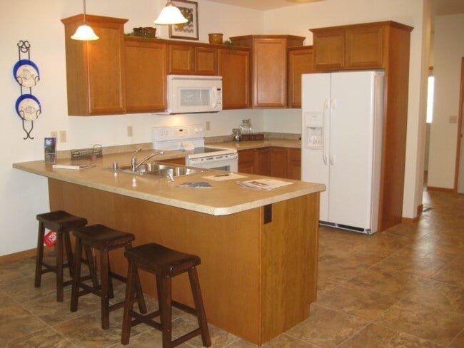 Building Photo - 629 S Cherry Lane