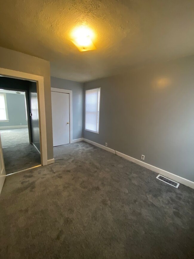 Building Photo - Remodeled 2 bed 1 bath home