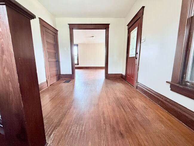 Foto del edificio - 615 W 2nd St