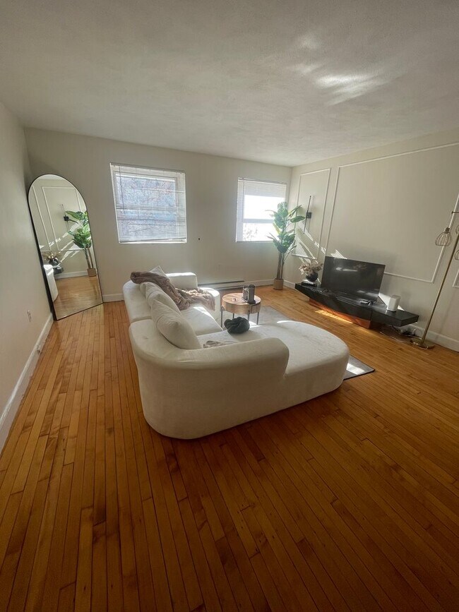Building Photo - 9/1- No Fee! -Cambridgeport 3BR w/updated kitchen/bath
