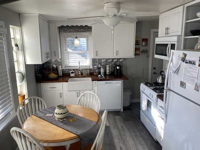 Foto del edificio - 1237 E Pleasant Run Pkwy S Dr