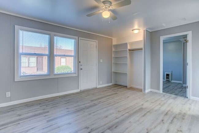 Completely Remodeled unit!! Pets OK. - Completely Remodeled unit!! Pets OK. House