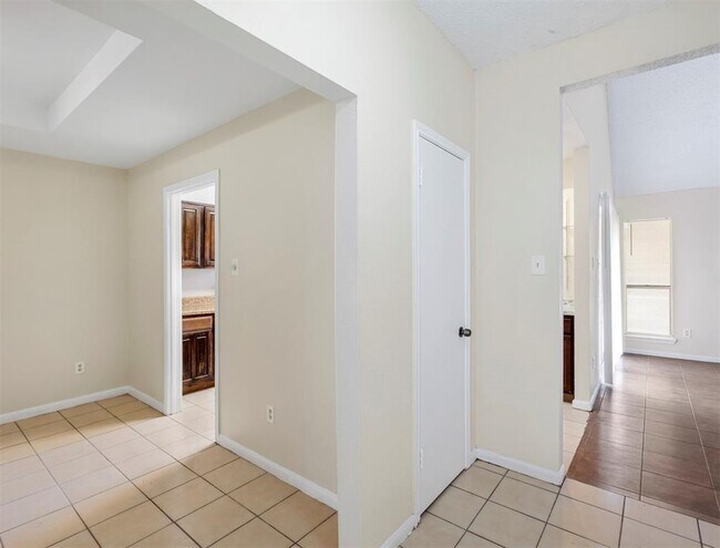 Building Photo - 12826 Westpark Dr