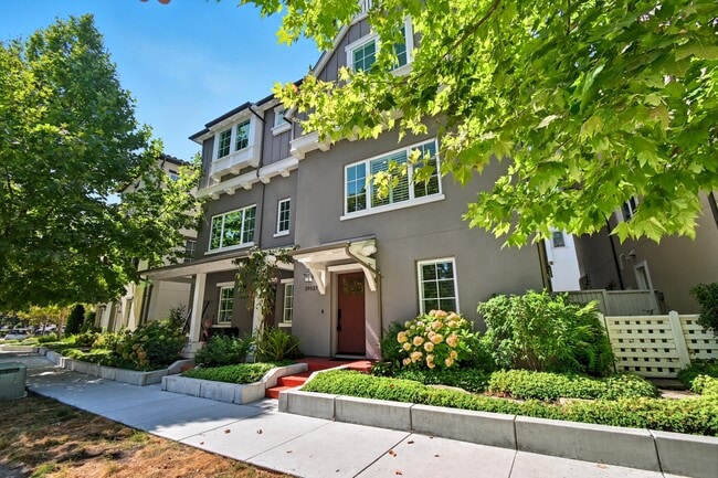 Building Photo - 39527 Stevenson Pl