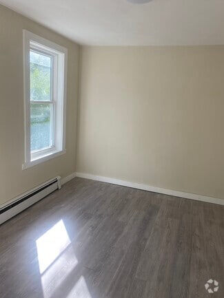 Building Photo - 6 Holstrom Ct