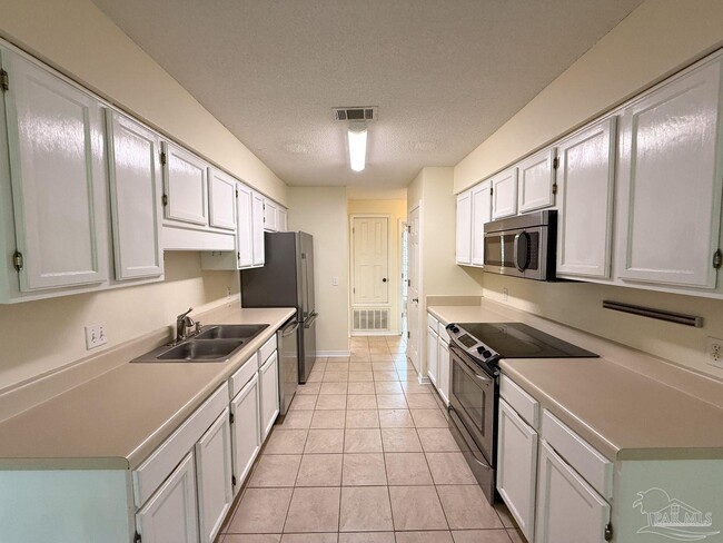 Foto del edificio - 10609 Creek Ridge Dr