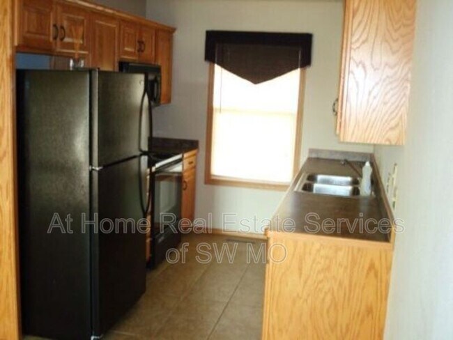 Foto del edificio - 1153 N Northwood Ave