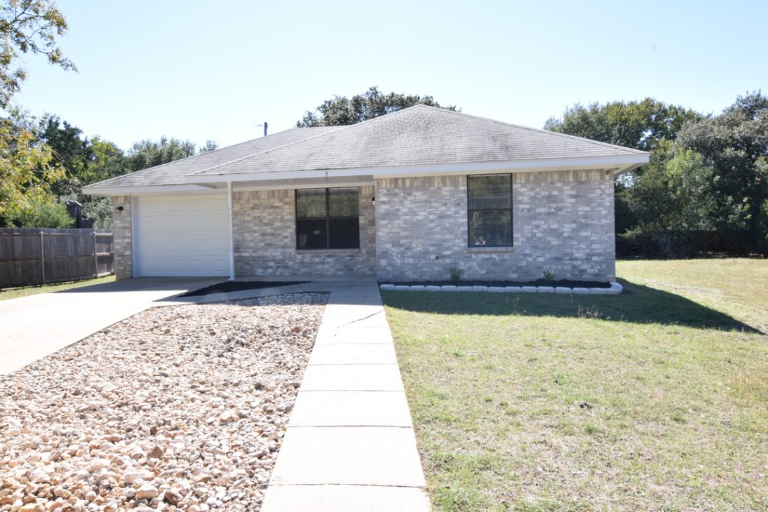 Primary Photo - 5 Cactus Ct