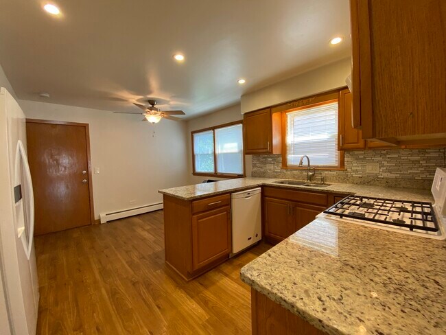 Foto del edificio - 5452 W FOSTER Ave