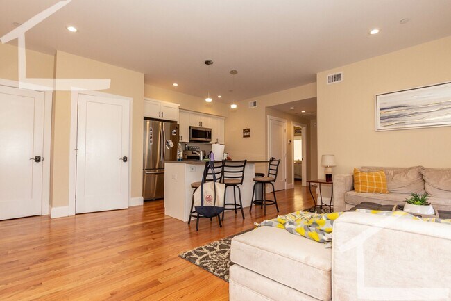 Foto del edificio - NO FEE!   NICE, RENOVATED BRIGHTON 3 BED/2 BATH FOR 9/1