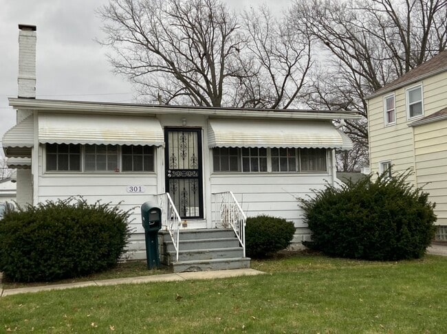 Building Photo - 301 E 248th St