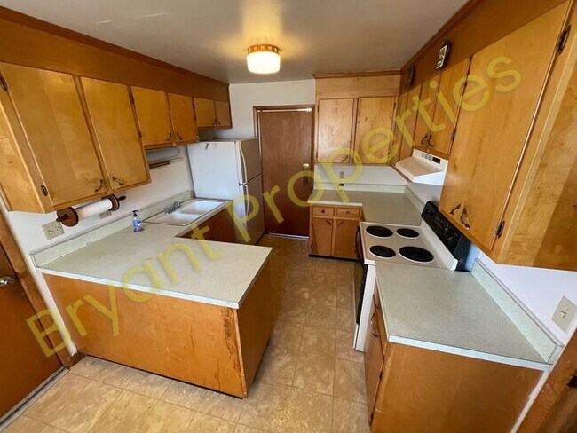Building Photo - Nashville - 4Bedroom 2-Baths 37218
