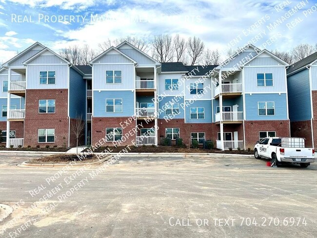 Foto del edificio - 7023 Star Oaks Ln