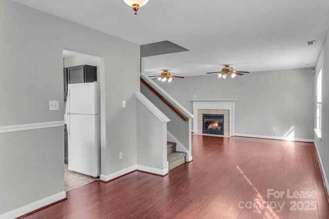 Foto del edificio - 8702 Wood Sorrel Ct