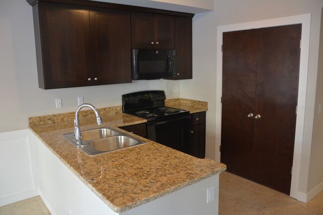 Kitchen - 6419 Windemere Ln