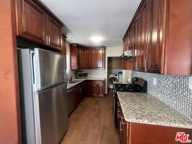 Building Photo - 149 S Gramercy Pl