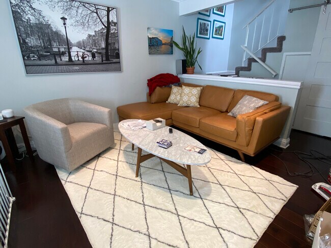 Foto del edificio - 11818 Moorpark St