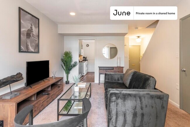 Foto del edificio - Private bedroom in 5 bed/2 bath Home