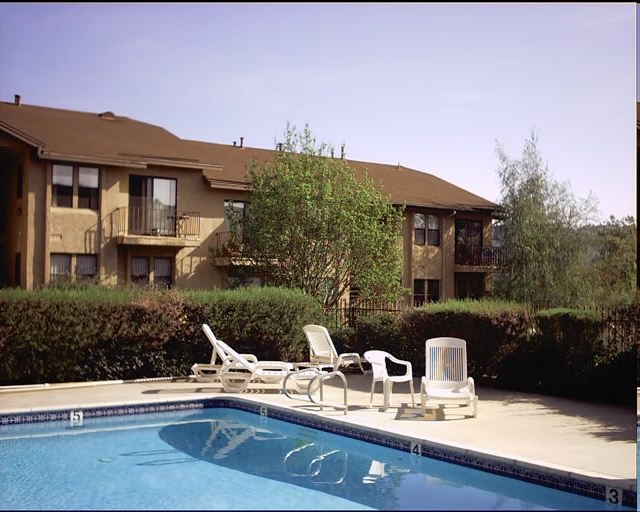 Piscina - Alisal Oaks Apartments