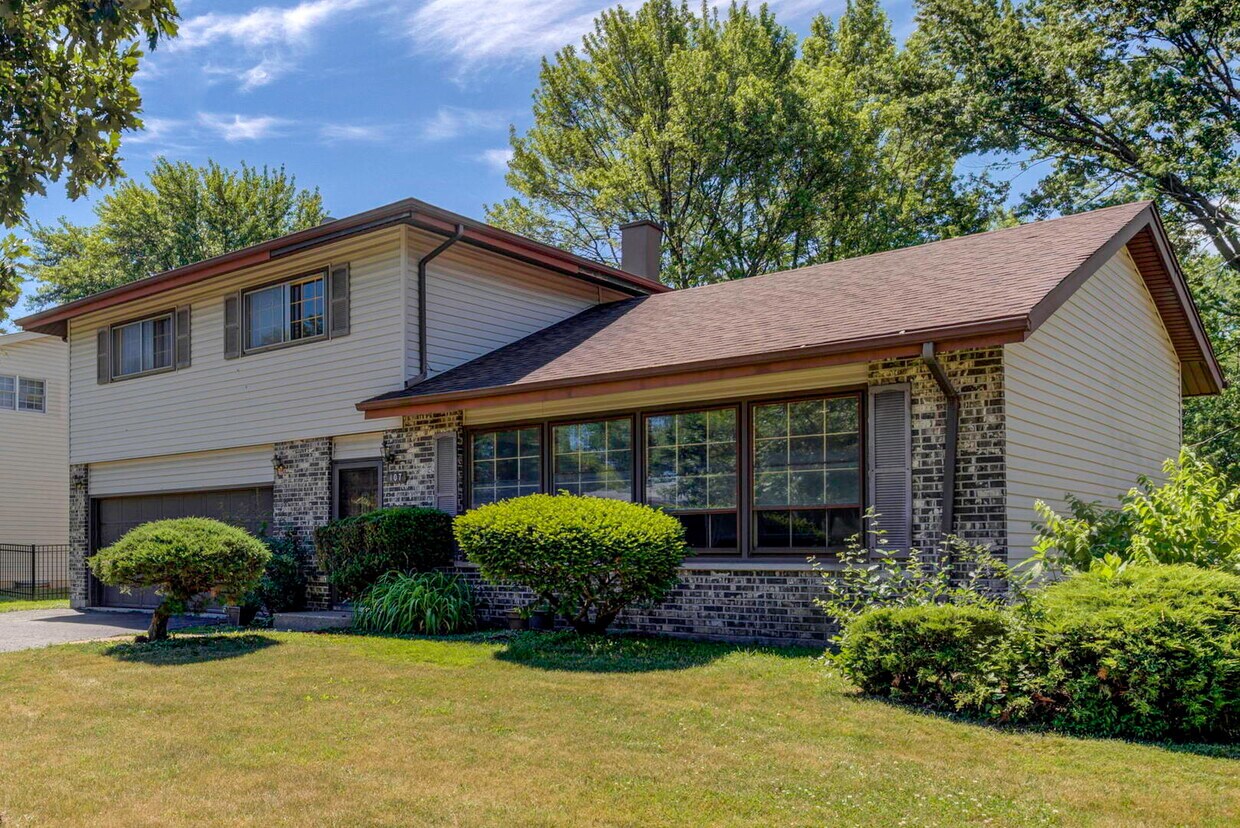 107 Collen Dr, Lombard, IL 60148 House Rental in Lombard, IL
