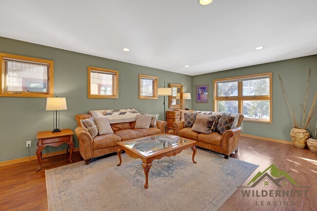 Foto del edificio - WINTER RENTAL-Beautiful 2 Bedroom Townhome Near Shops/Dining with Garage in Frisco, utilities inc...