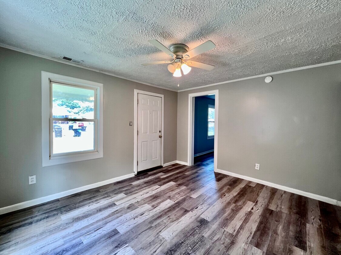 Primary Photo - 4015 Parthenia Ave