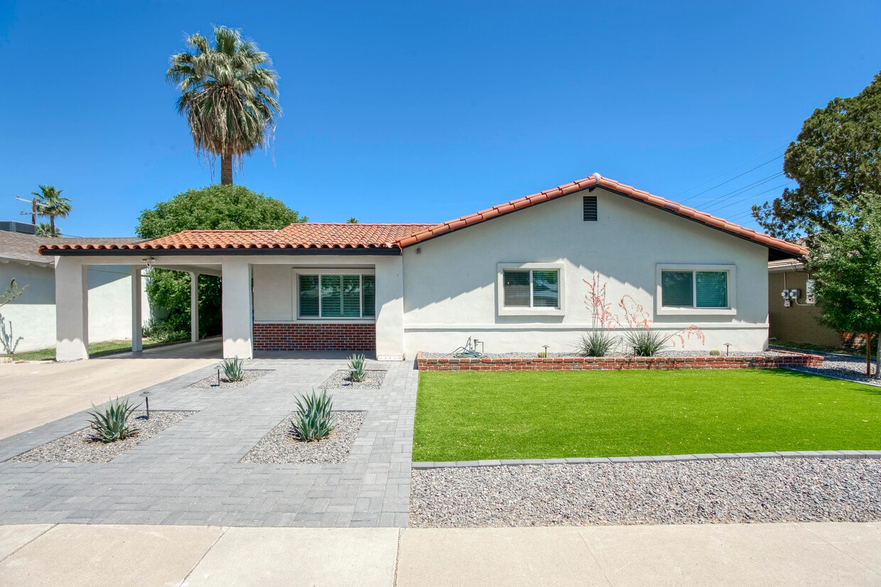 Primary Photo - 1130 E Marlette Ave