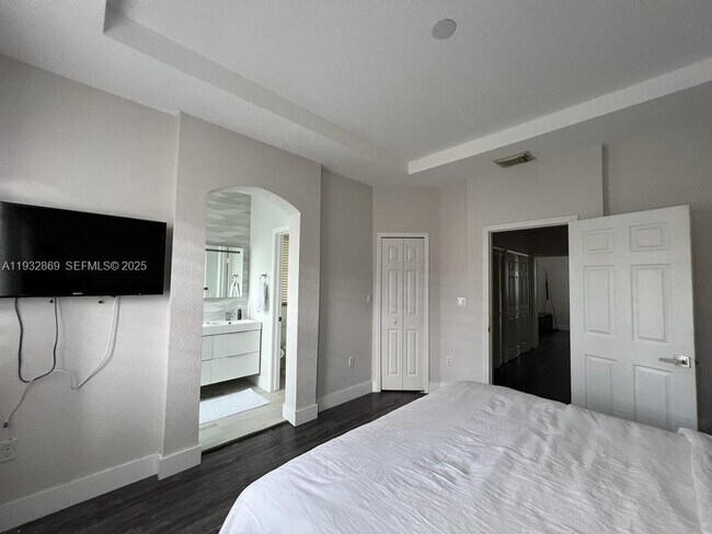 Foto del edificio - 8330 NW 107th Pl