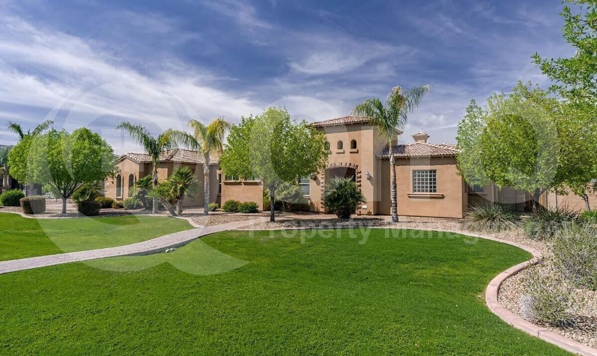Foto principal - 2950 E Latham Way