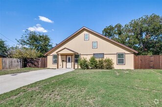 Building Photo - 426 Rustic Cir