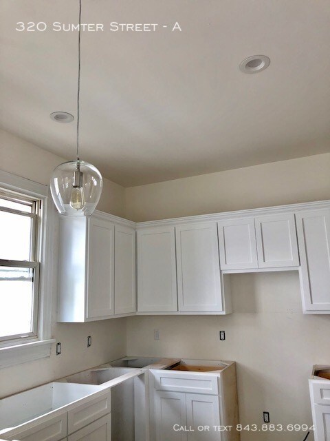 Building Photo - 320 Sumter St