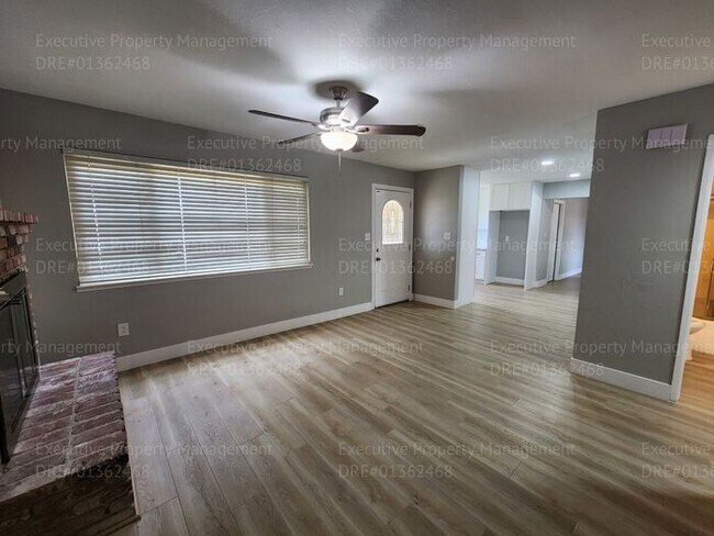 Foto del edificio - 4 bedroom 2 bath great location.