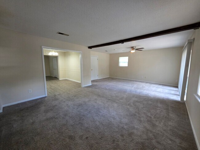Building Photo - Nicely updated 3BR/1.5BA with fenced in ba...