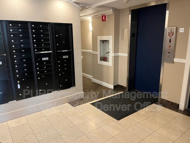 Foto del edificio - 1125 N Washington St