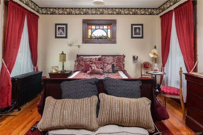 Bedroom for Rent - 185 Curtis St