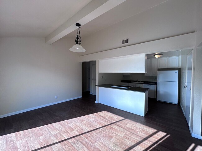 Foto del edificio - 6616-6618 Summer Rain Way