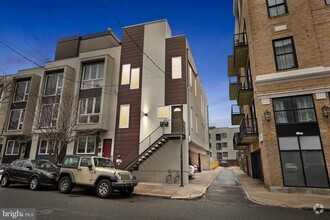 Building Photo - 211 Green St