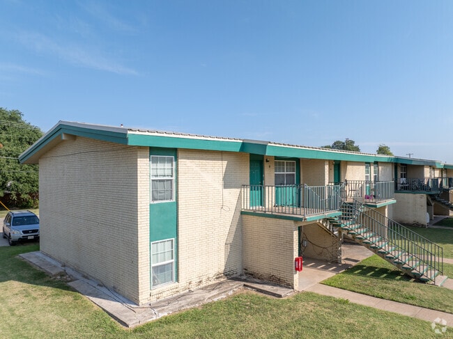 Building Photo - Lake Air Green Apartments