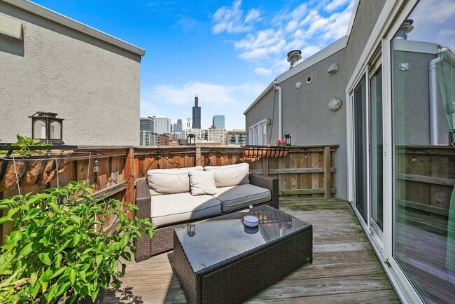 Foto del edificio - 1019 W Jackson Blvd