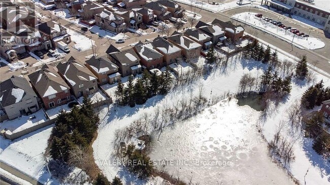 Photo du bâtiment - 16 Vanwood Crescent