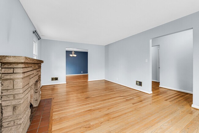 Building Photo - 1420 Kessler Blvd E Dr