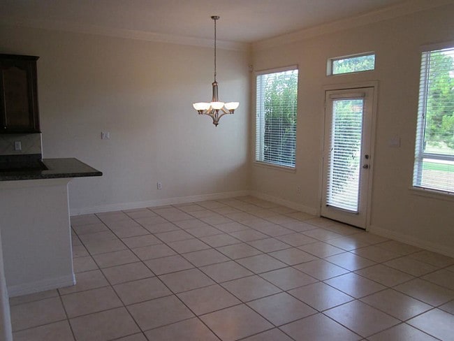 Building Photo - 16020 Fountainview Dr