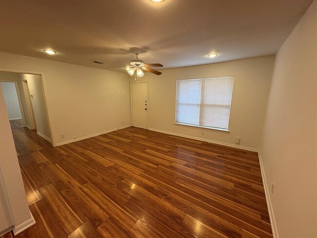 Foto del edificio - 6506 Linda Ln