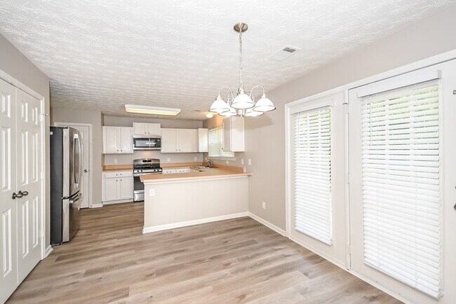 Building Photo - 800 Yonah Dr
